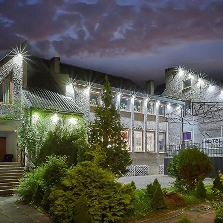 Dukat Hotell Horyniec Exteriör bild