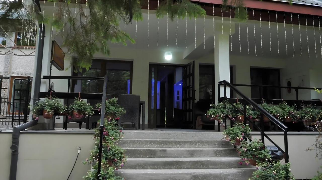 Dukat Hotell Horyniec Exteriör bild