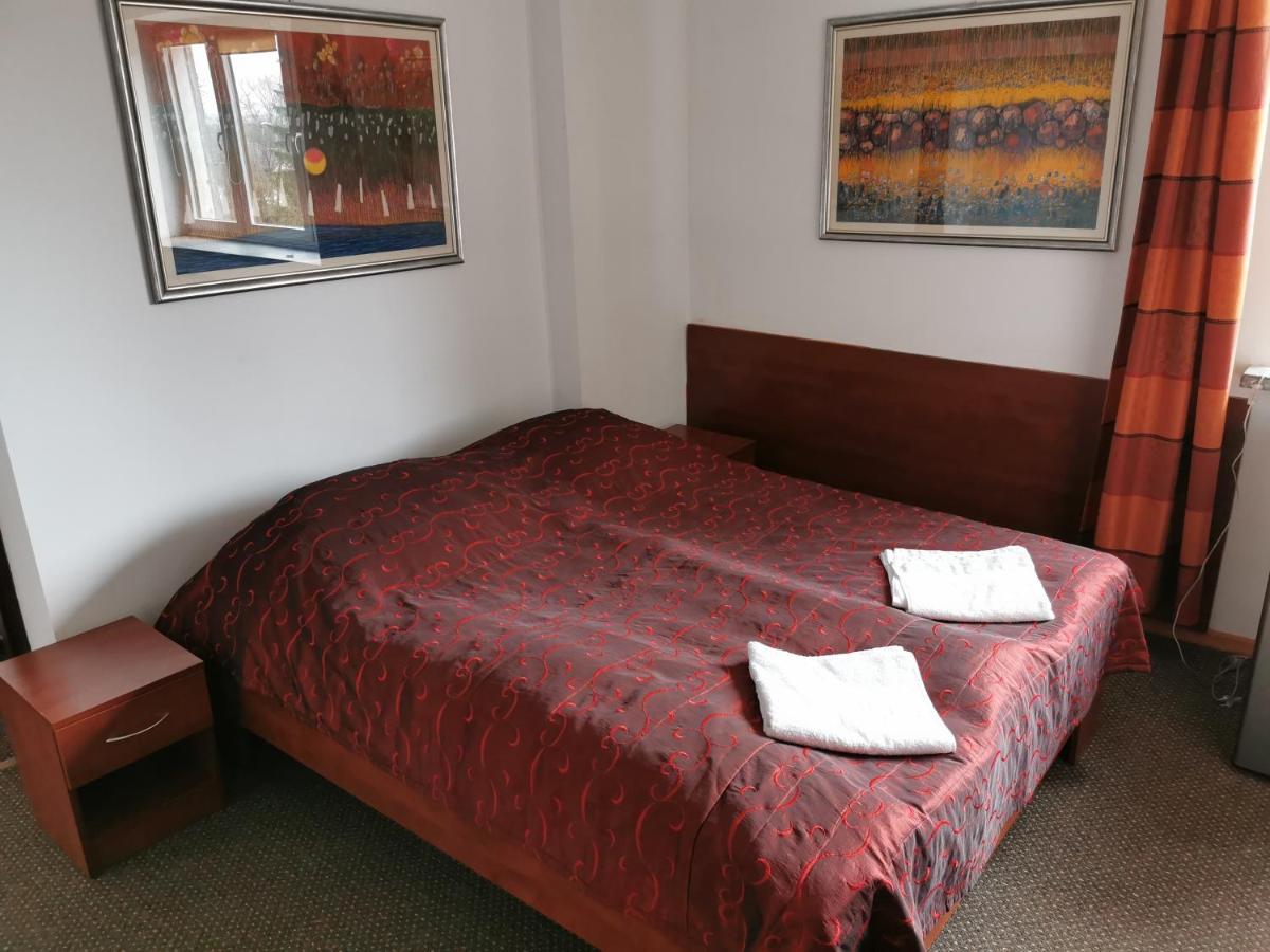 Dukat Hotell Horyniec Exteriör bild