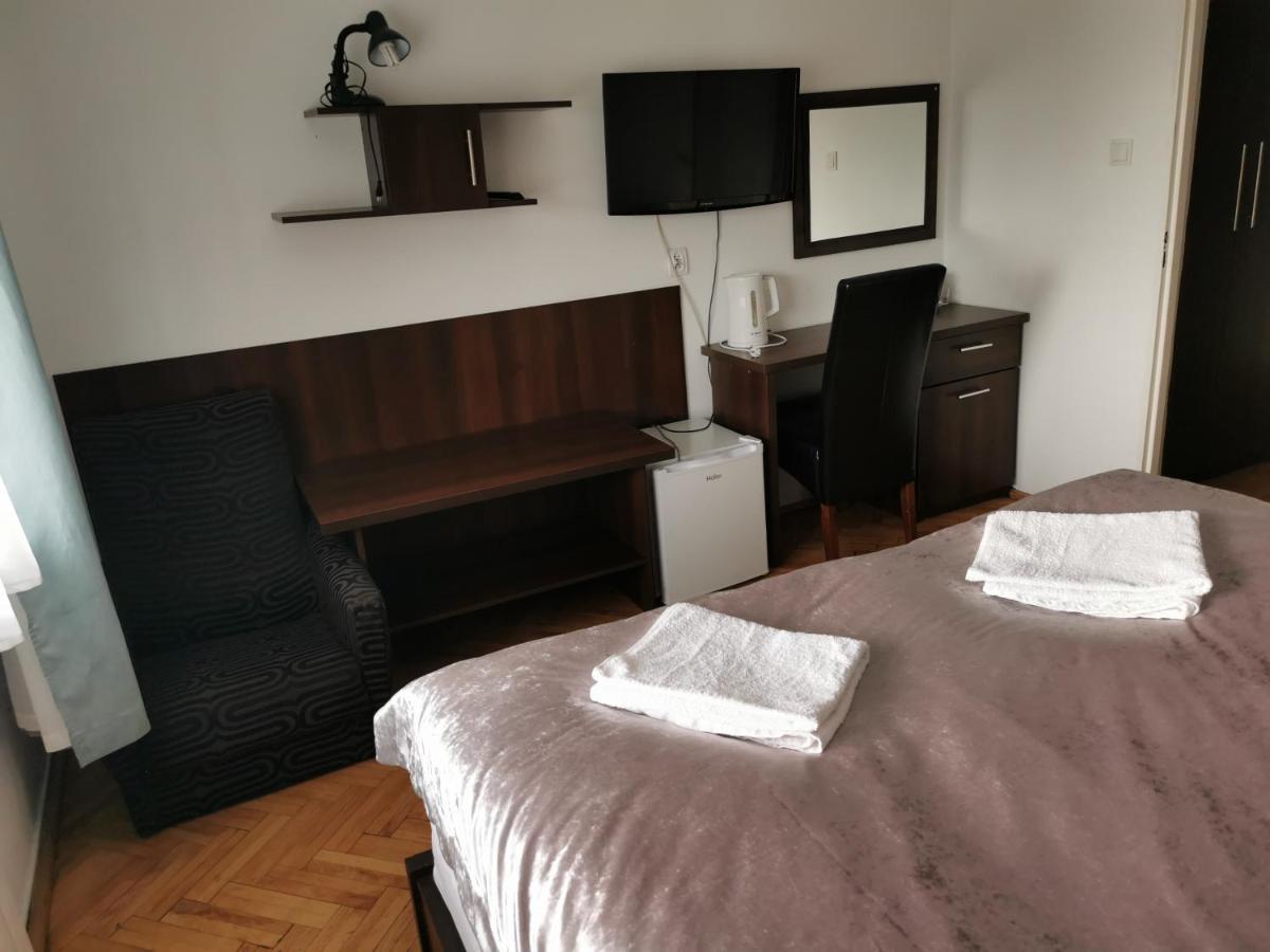 Dukat Hotell Horyniec Exteriör bild