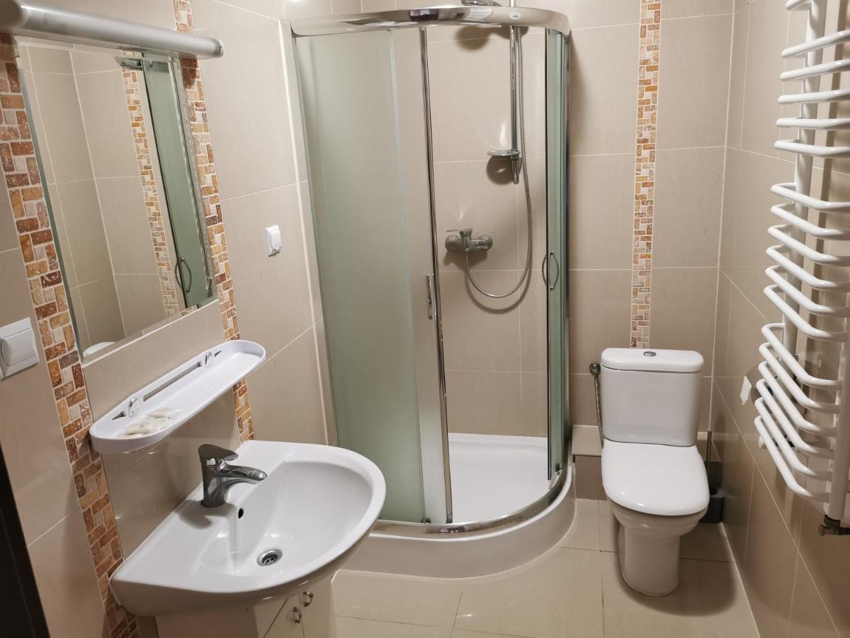 Dukat Hotell Horyniec Exteriör bild