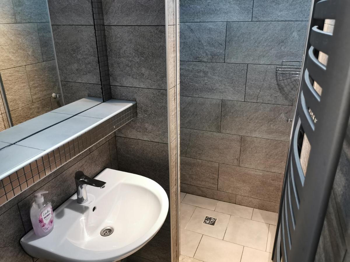 Dukat Hotell Horyniec Exteriör bild